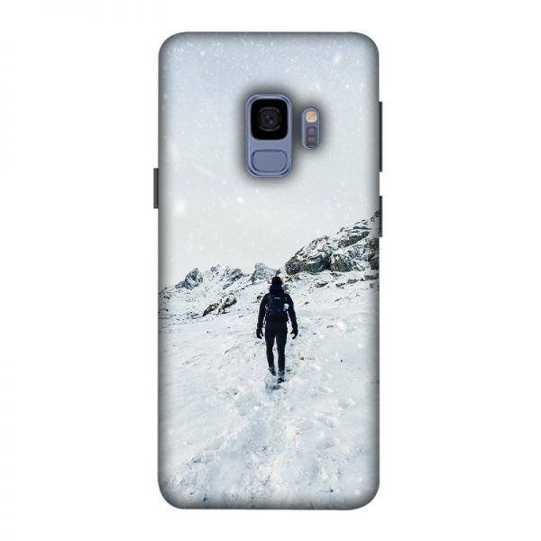 Trekker in Snow Samsung Galaxy S9 Mobile Cover